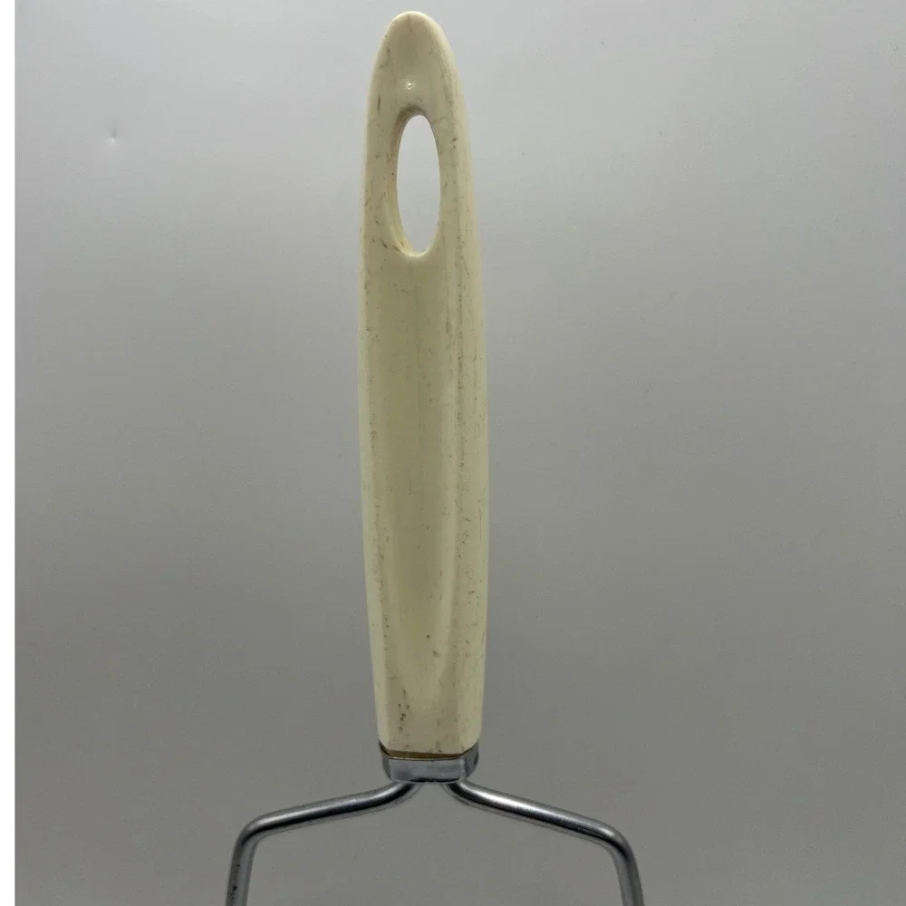 Androck Masher White With Hearts Handle Stainless Steel 10.5